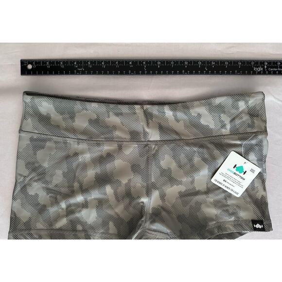 Wodbottom NWT Women’s Gray Reflective Camo Activewear shorts - size XXXL - Picture 7 of 8